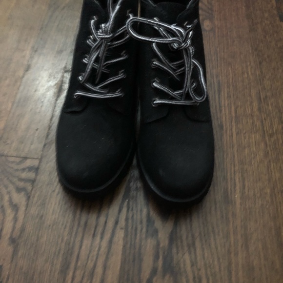 Size 8 - Picture 3 of 3